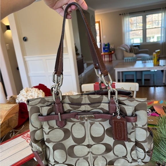 GUC Authentic Coach Purse - Picture 2 of 9